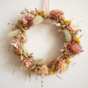 Couronne de bébé en fleurs séchées